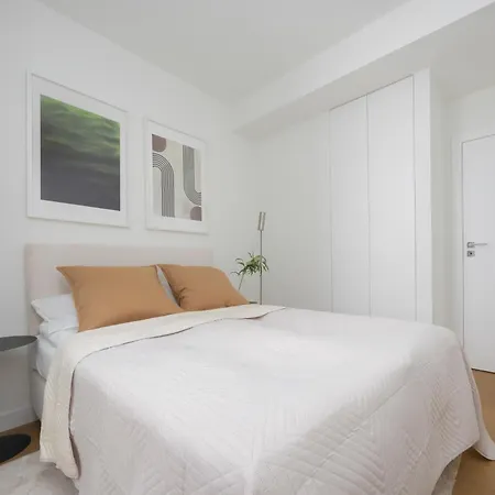 Powsinska Luxury With Air Conditioning In By Renters Prestige Warschau