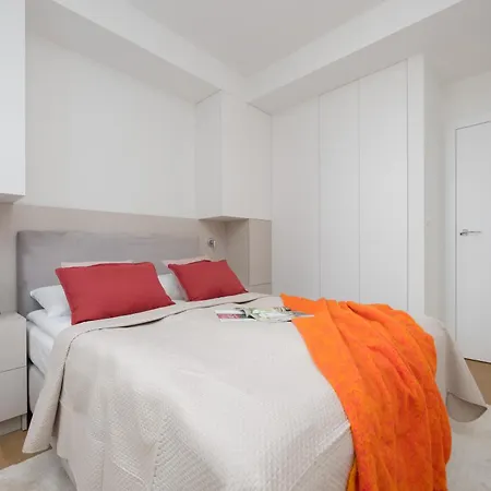 Powsinska Luxury With Air Conditioning In By Renters Prestige Apartament *