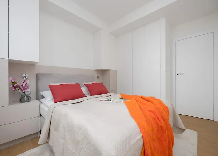 Powsinska Luxury With Air Conditioning In By Renters Prestige شقة *