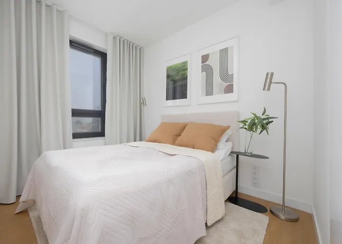 Powsinska Luxury With Air Conditioning In By Renters Prestige وارسو